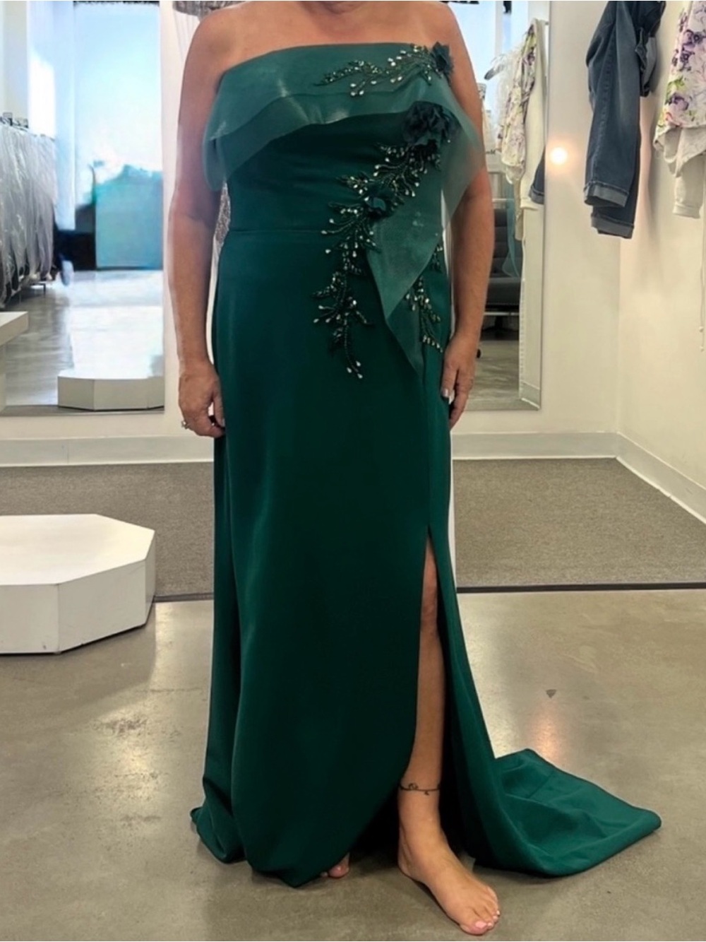 Mother of Bride Groom Emerald Green Strapless Evening Gown with Beaded Appliqué